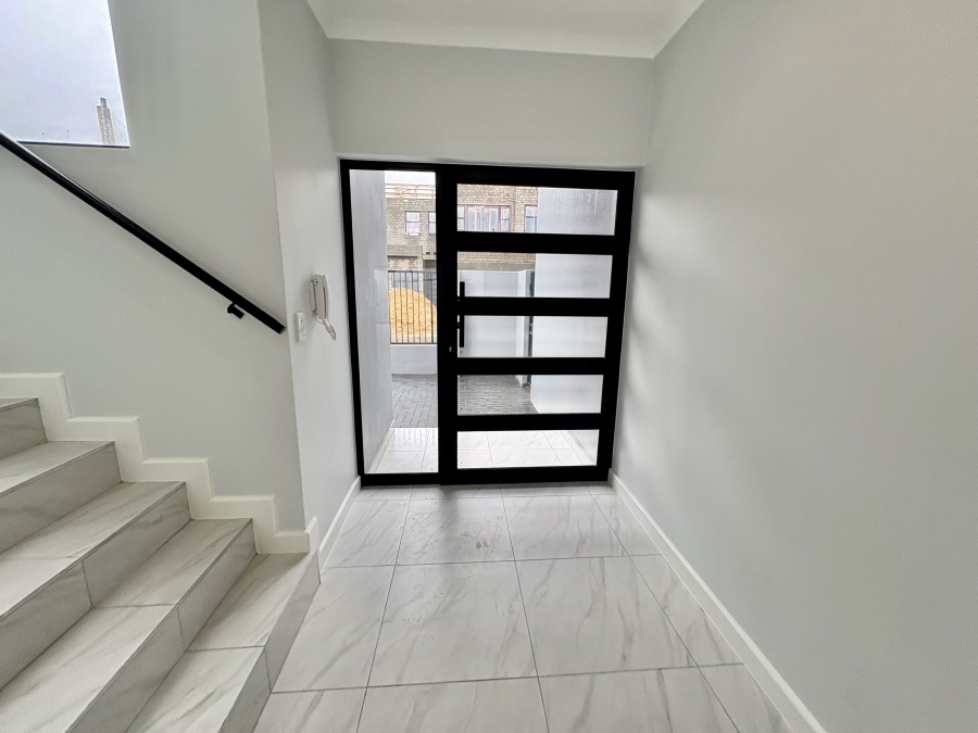 To Let 4 Bedroom Property for Rent in Sandown Western Cape